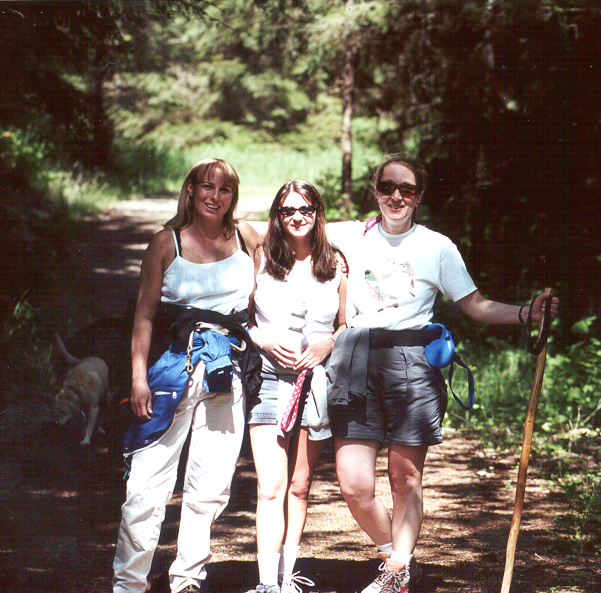 Ginni, Stacie, and Carol hiking.jpg 494.2K